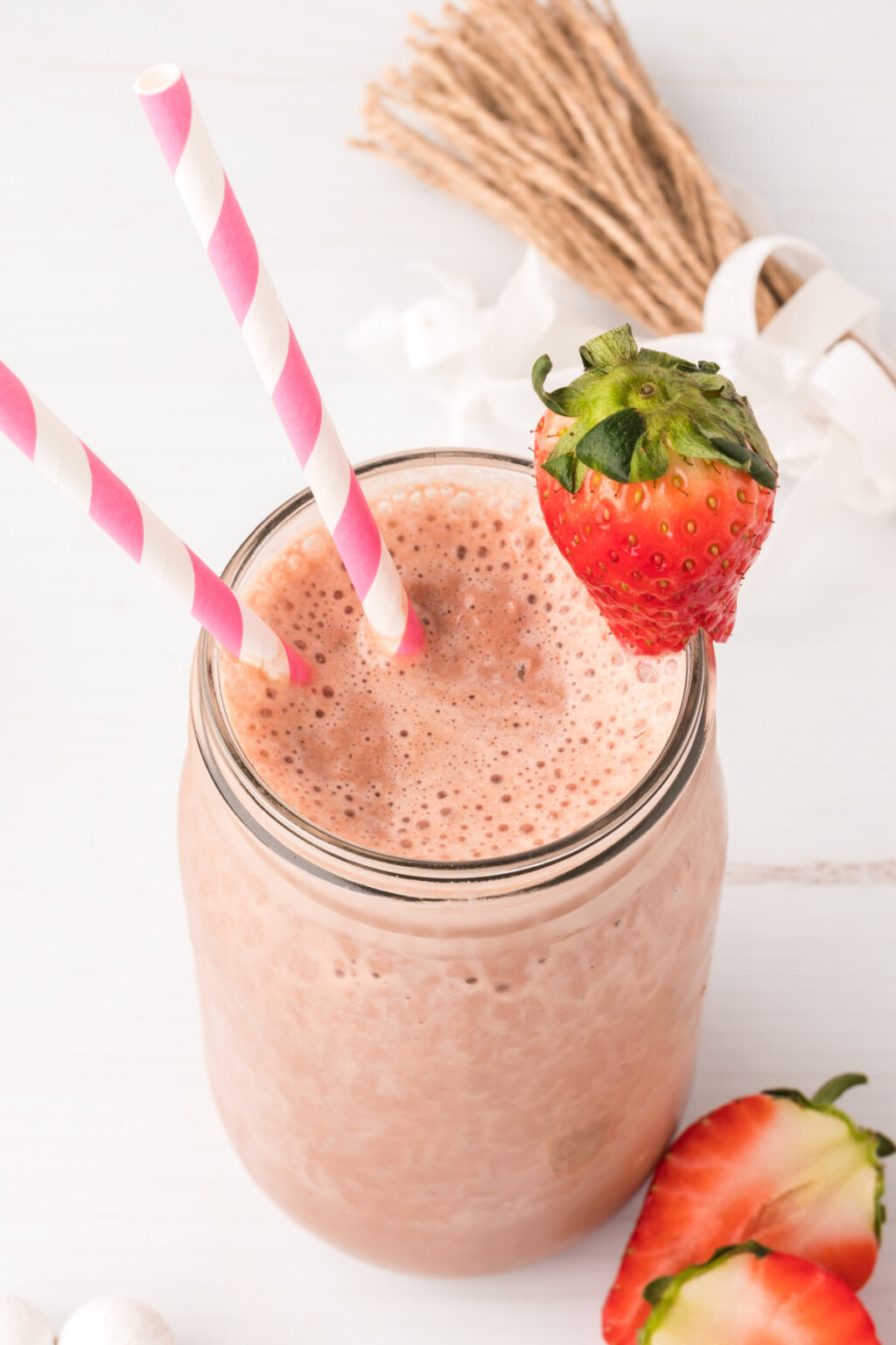 Chocolate Covered Strawberry Smoothie - Love Bakes Good Cakes