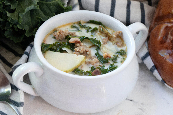 Zuppa Toscana - Olive Garden Copycat Recipe - Love Bakes Good Cakes