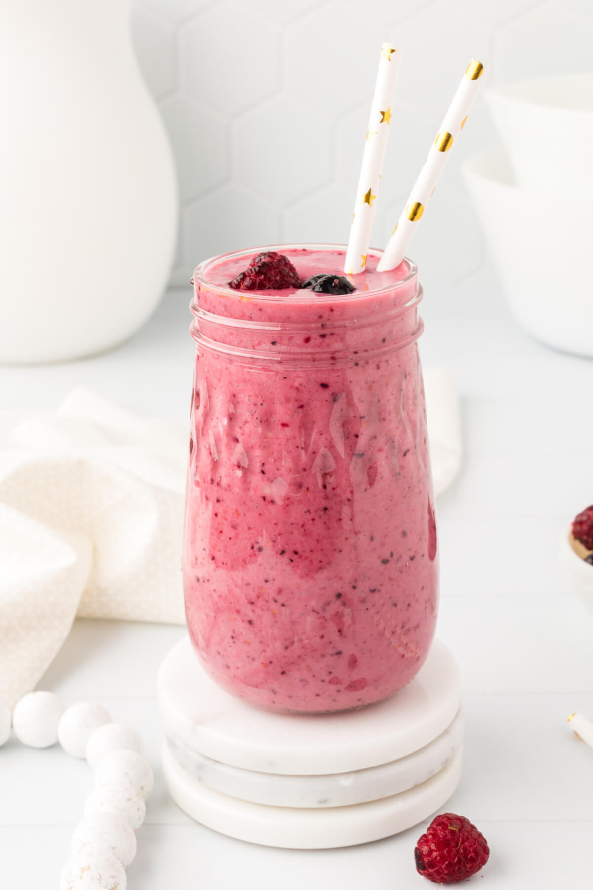 Banana Berry Smoothie - Love Bakes Good Cakes