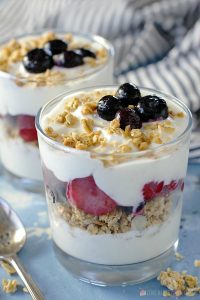 Fruit and Yogurt Breakfast Parfait - Love Bakes Good Cakes