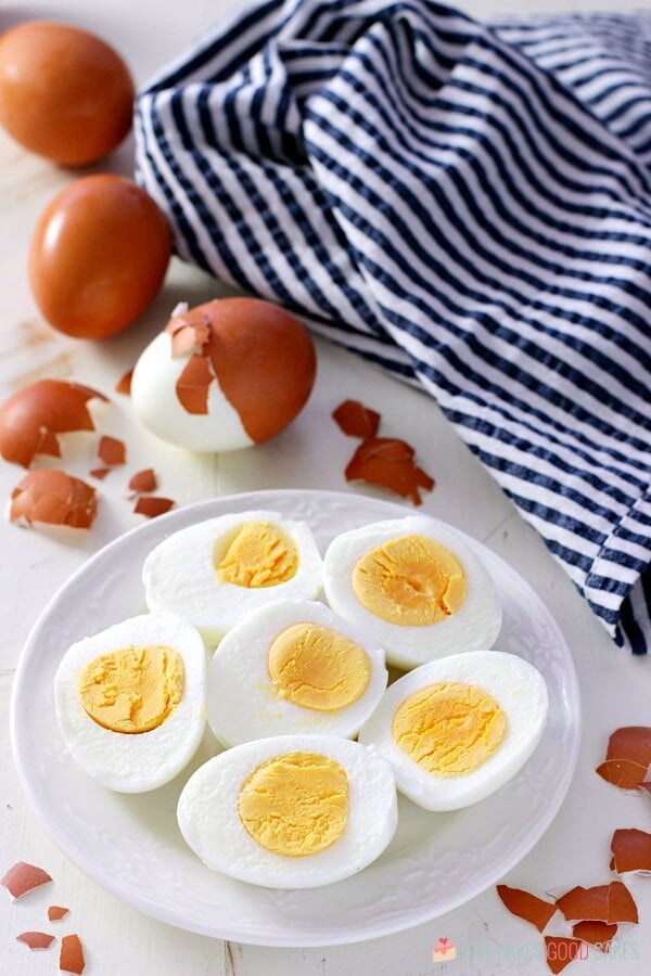 https://www.lovebakesgoodcakes.com/wp-content/uploads/2019/01/Hard-Boiled-Eggs-7a.jpg