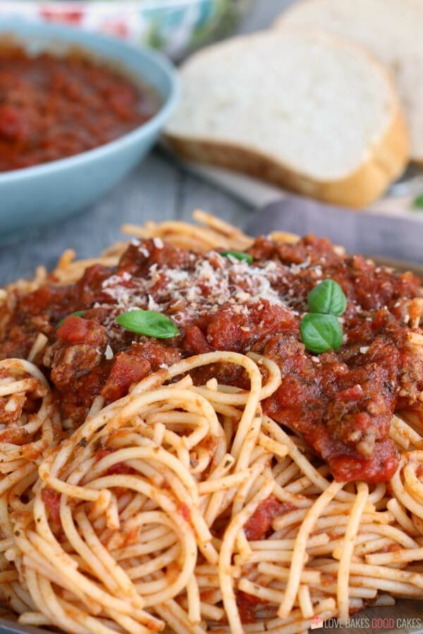 Slow Cooker Spaghetti Sauce - Love Bakes Good Cakes