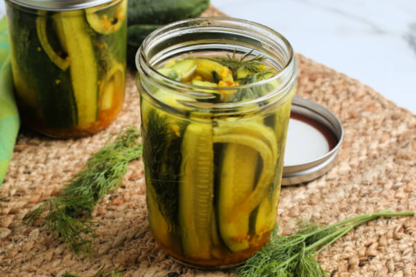 refrigerator pickles in jar