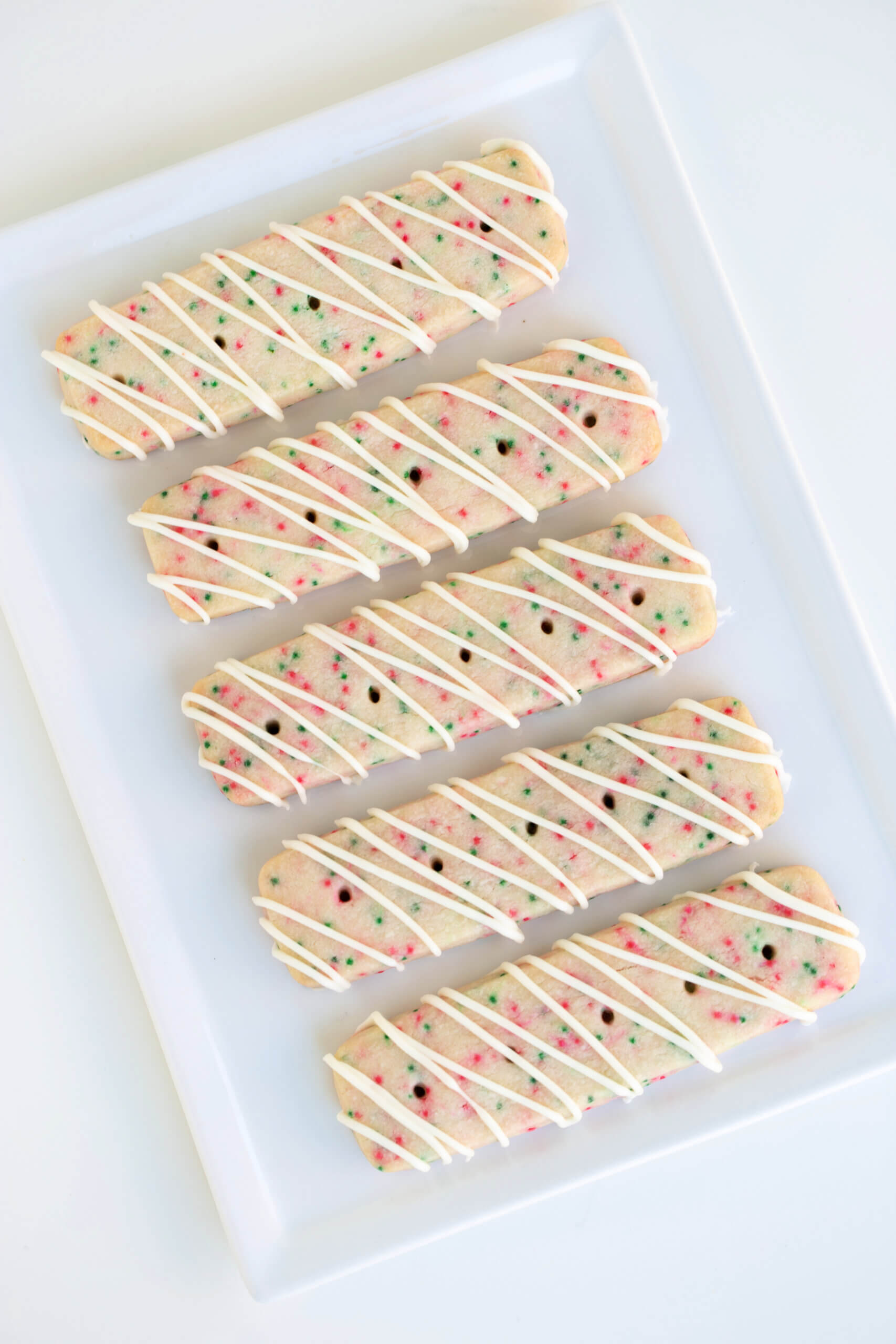 Christmas Shortbread Cookies - Love Bakes Good Cakes