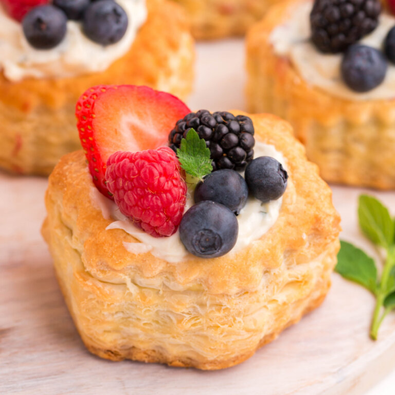 Berry Mojito Fruit Tarts - Love Bakes Good Cakes