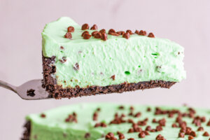 No-Bake Mint Chocolate Chip Cheesecake - Love Bakes Good Cakes