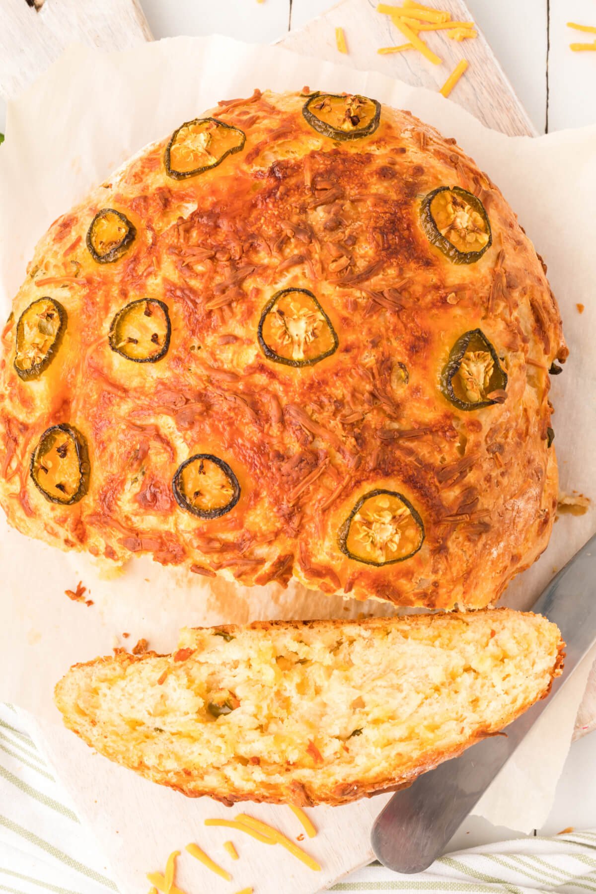 Jalapeño Cheddar No-Knead Bread - Love Bakes Good Cakes